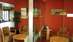 Residencia ancianos madrid Amma Puente de Vallecas. Sala de espera de recepción Residencia ancianos madrid Amma Puente de Vallecas. Sala de espera de recepción