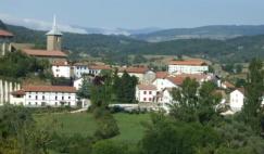 Residencia ancianos navaVista del pueblo de Erro y de la residencia Amma Ibañeta