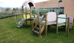 Residencia ancianos navarra Amma Mutilva. Zona de juegos infantiles