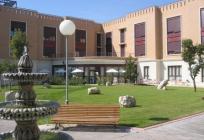 Residencia ancianos castilla león Amma El Encinar del Rey. Jardín interior
